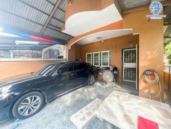 *****ทาวน์เฮ้าส์มือสอง นนทบุรี ม.ร่มโพธิ์ รัตนาธิเบศร์ หลังมุม! เนื้อที่กว้าง 23.90 ตร.ว. ภายในสภาพดี พร้อมเข้าอยู่ โครงการเงียบสงบมีความเป็นส่วนตัว ฟังก์ชัน 2 ห้องนอน 2 ห้องน้ำ จอดรถได้ 1 คัน บ้านพร้อมอยู่ ตั้งบนทำเลเดินทางสะดวก เชื่อมต่อถนนกาญจนาภิเษก, ถนนรัตนาธิเบศร์ ใกล้รถไฟฟ้าสายสีม่วง "สถานีบางพลู" และจุดขึ้นทางด่วน "กาญจนาภิเษก"